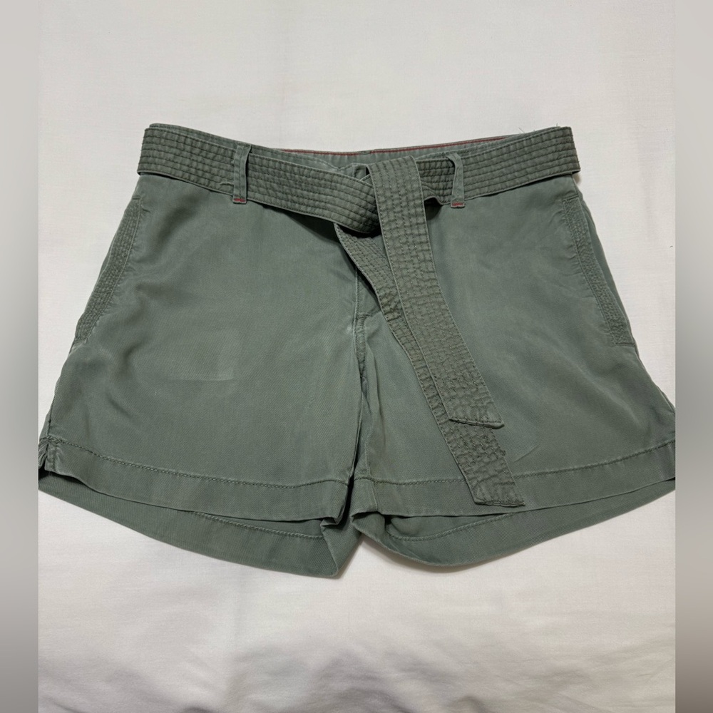Tommy Hilfiger Shorts Size 4